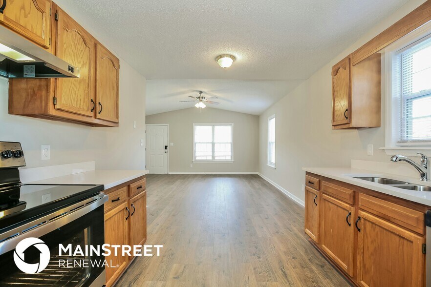 Building Photo - 4804 Shady Pine Dr
