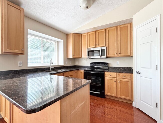 Building Photo - Awesome Salt Lake Home Near Airport!