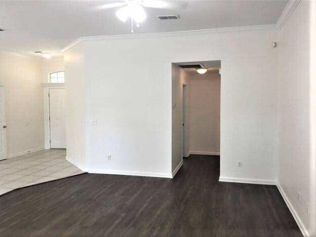 Building Photo - 121 Nottingham Dr E