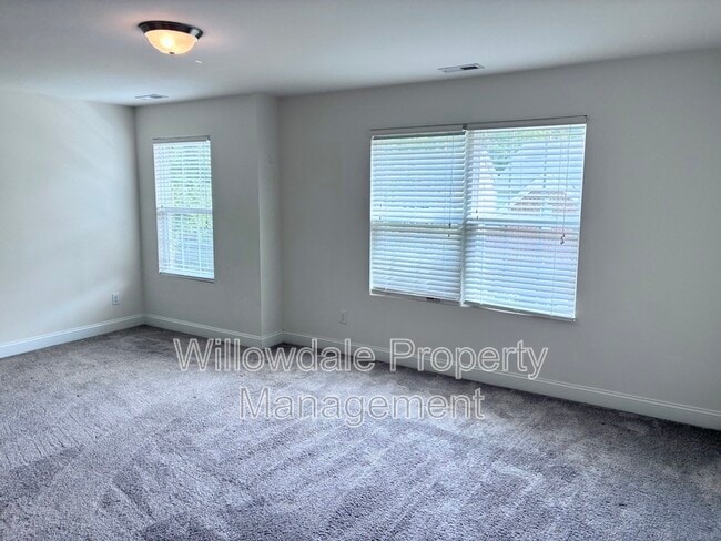 Building Photo - 100 Spring Pine Ln