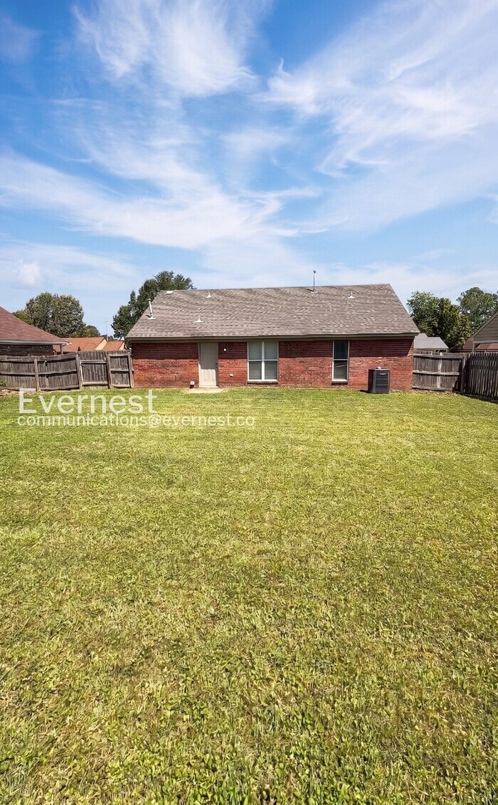 Building Photo - 4199 Blackstone Dr