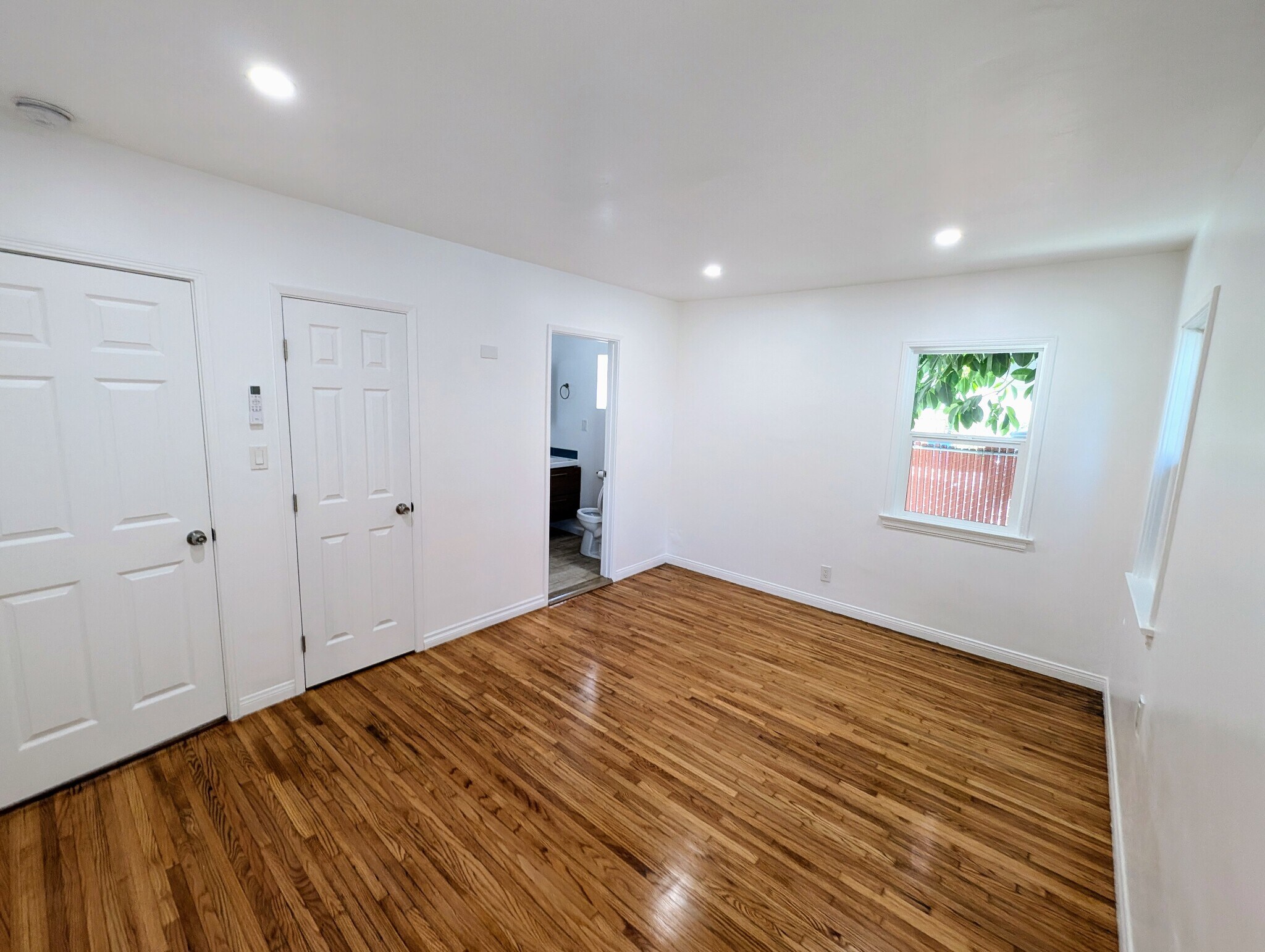 Building Photo - 2125 Carmona Ave