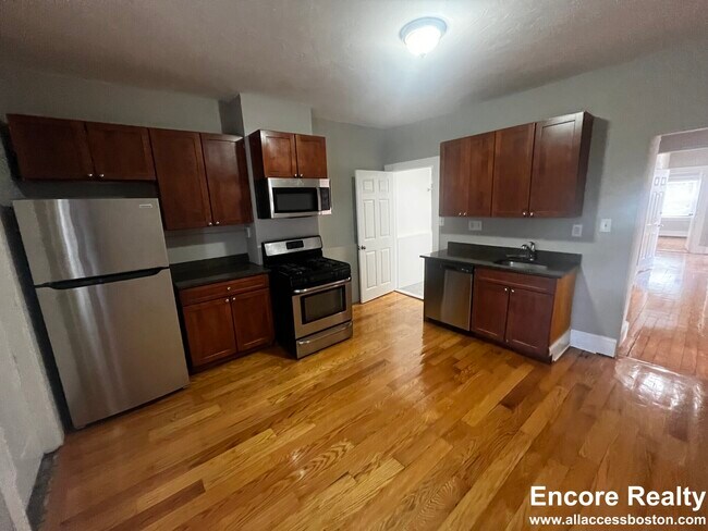 Building Photo - 270 Bowdoin St