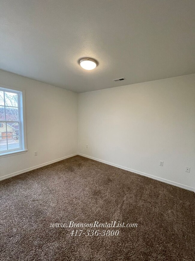 Building Photo - MOVE-IN SPECIAL PRICING!!!! 3BR Duplex