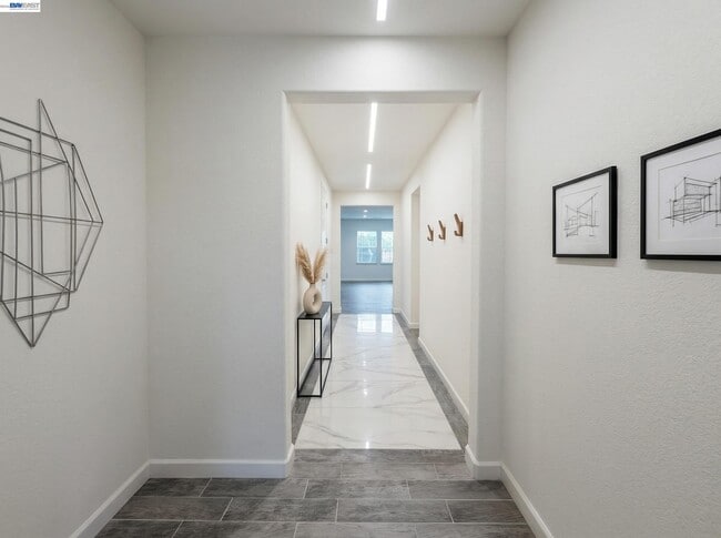 Building Photo - 679 Hamilton Ct