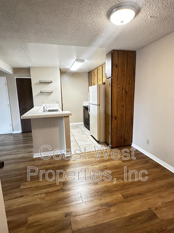 Building Photo - 9249 Village Glen Dr