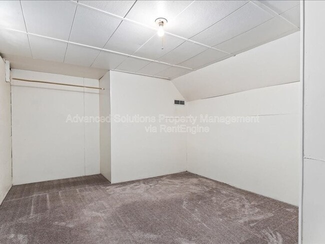 Building Photo - 1966 E Garfield Ave