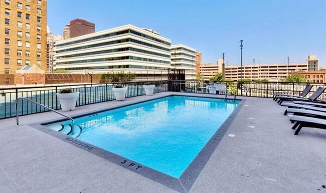 Building Photo - 300 Walnut St