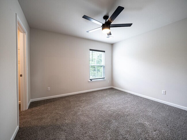 Building Photo - 1830 Lacebark Dr