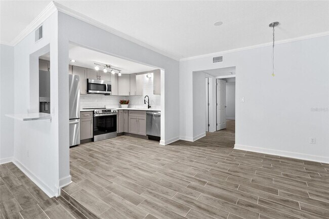 Building Photo - 505 Plaza Seville Ct