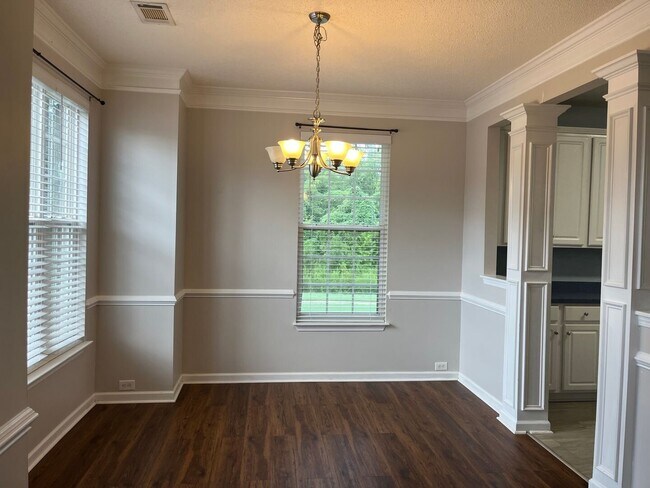 Building Photo - 2 Bed, 2.5 Bath Townhome Available in Greer