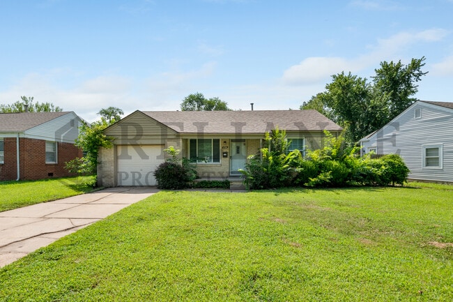 Primary Photo - 726 S Apache Dr
