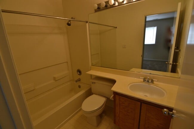 Building Photo - 6909 Rodling Dr