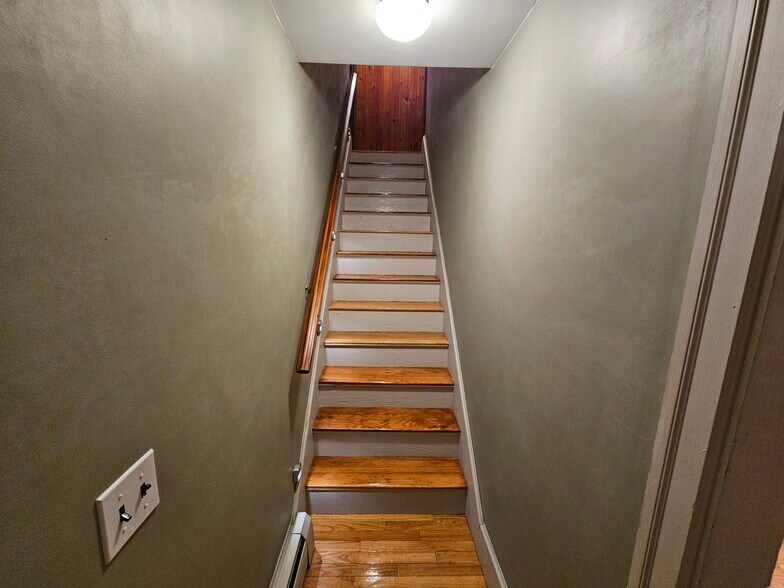 Building Photo - 517 Salmon Falls Rd