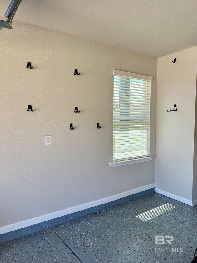 Building Photo - 23105 Shadowridge Dr