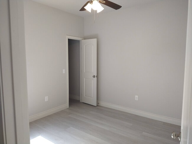Building Photo - 1000 Wood Hollow Dr
