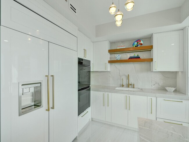 Building Photo - 411 N New River Dr E