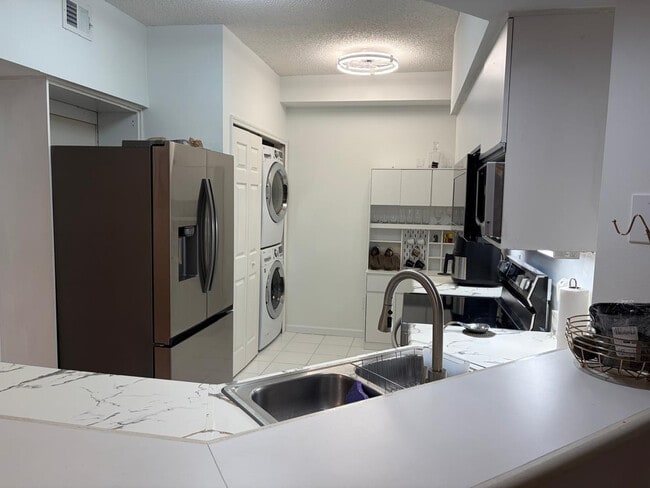 Building Photo - 3205 NE 184th St