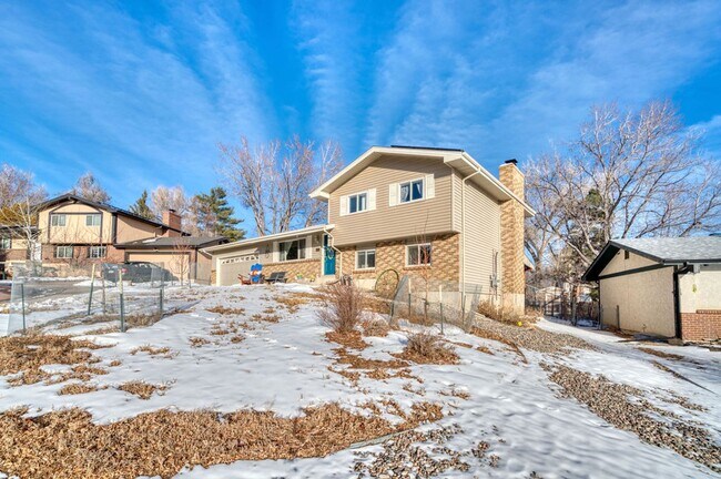 Building Photo - Charming 4 Bed 2 Bath Home in 80917!!!