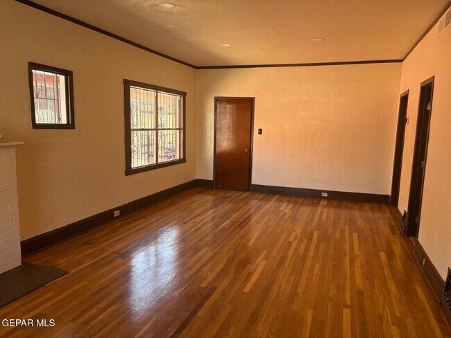 Building Photo - 3418 Pershing Dr