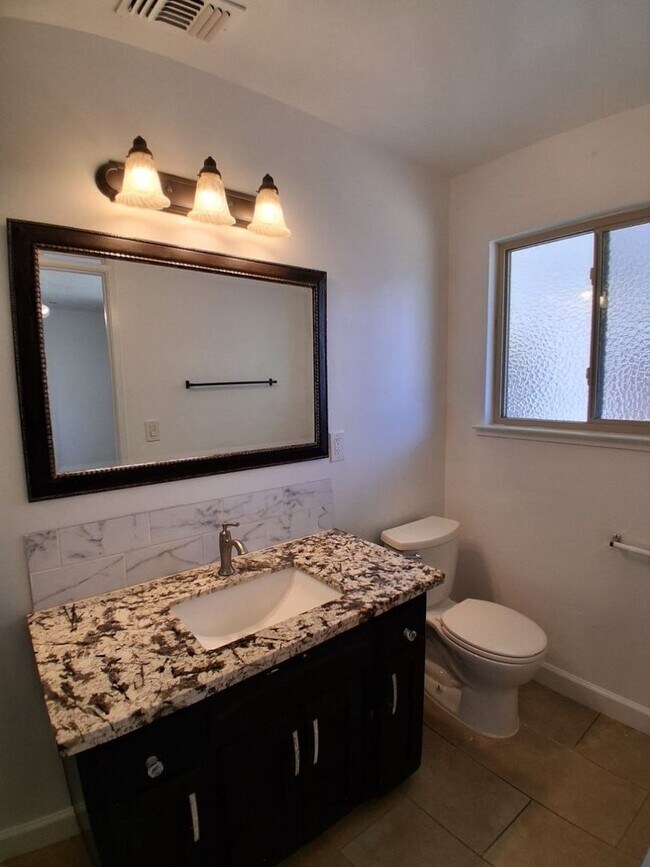 Building Photo - Updated Single-Story 3BR Home with Spacious Living Areas & Convenient Location!