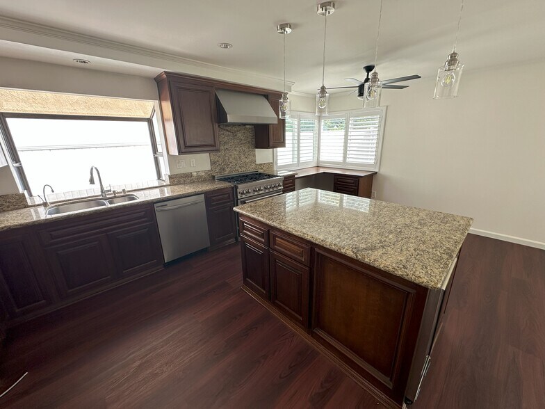 Building Photo - 2353 Littleton Cir
