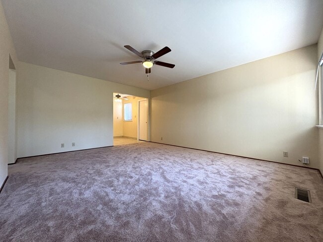 Building Photo - Charming 2-Bedroom Duplex Unit in Redwood City – Prime Location!