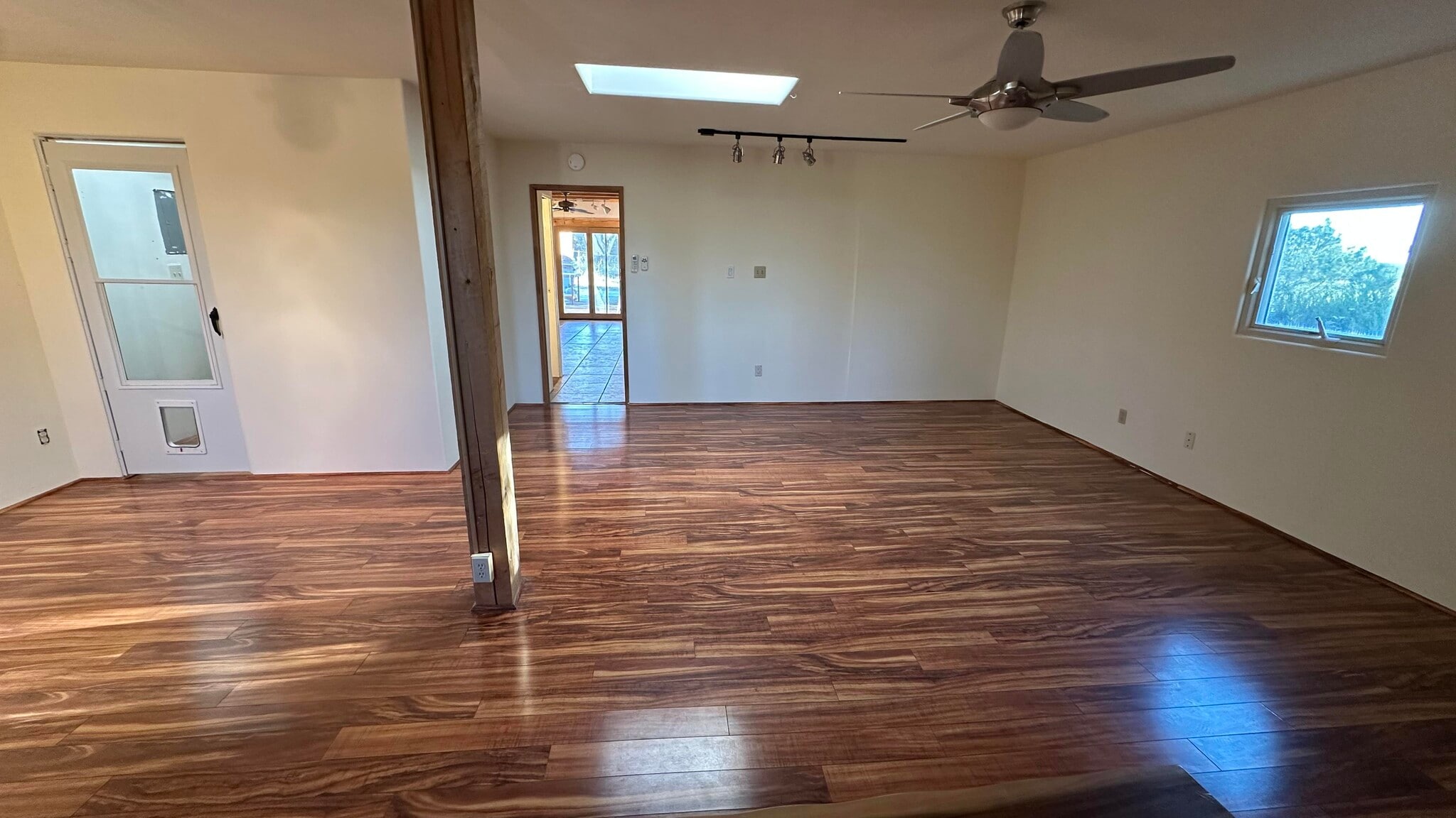 Spacious Living/Bedroom - 4210 Ravine Rd