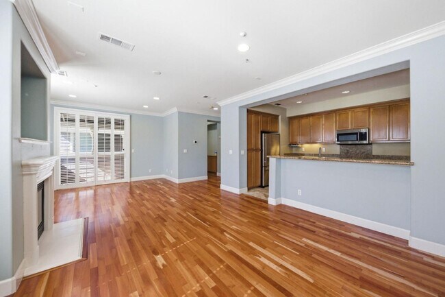 Building Photo - 200 Live Oak Way