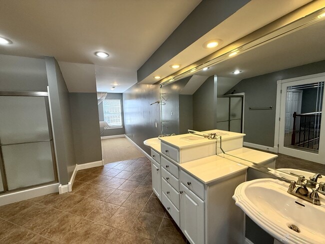 Building Photo - 98 Melrose Dr