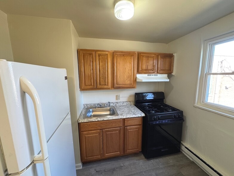 KITCHEN - 1225 E Orange St