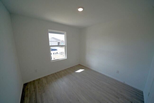Building Photo - Like-New Home Now Available For Rent in Converse, TX! Realtor Commission offered: $600