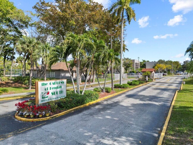 Building Photo - 10825 SW 112th Ave