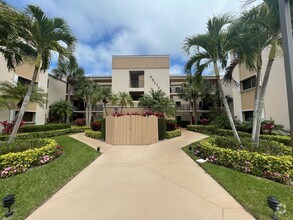 Building Photo - 2 BR 2 Bath Condo in Reflections on the Ri...