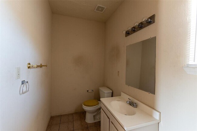 Building Photo - 4720 Yellowstone Blvd