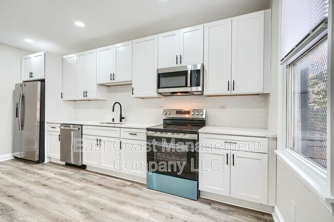 Building Photo - 2116 E Hoffman St