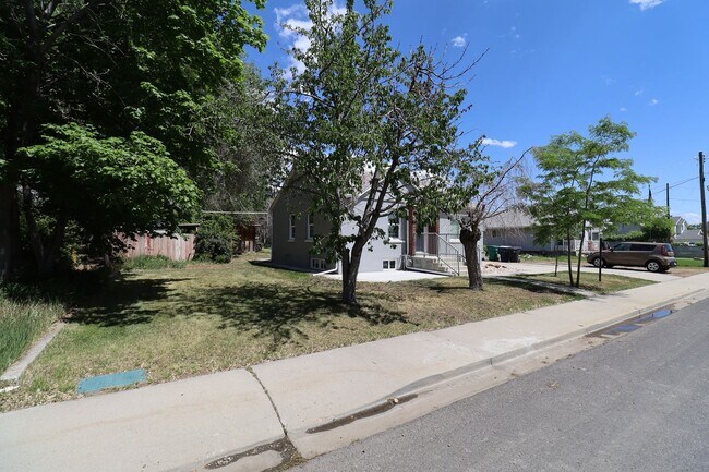 Building Photo - Reduced price