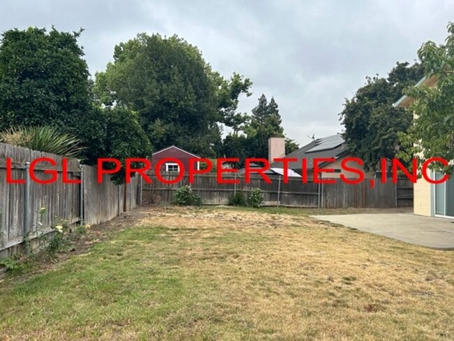 Building Photo - 1470 Pebblewood Dr