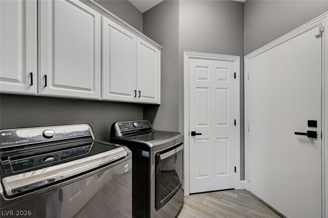 Building Photo - 3800 Beacon Point St