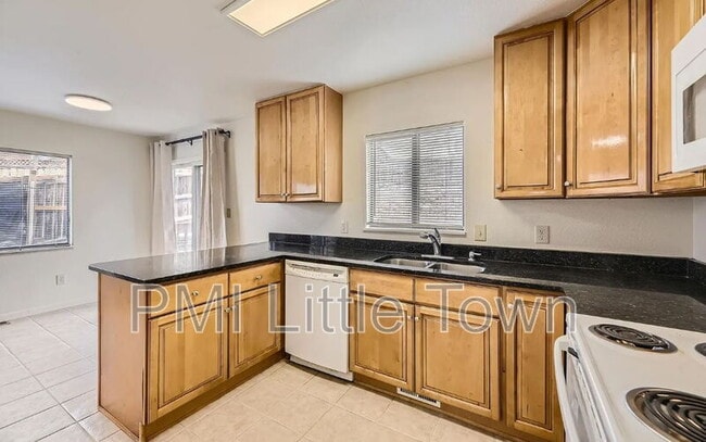 Building Photo - 256 W Jefferson Ave