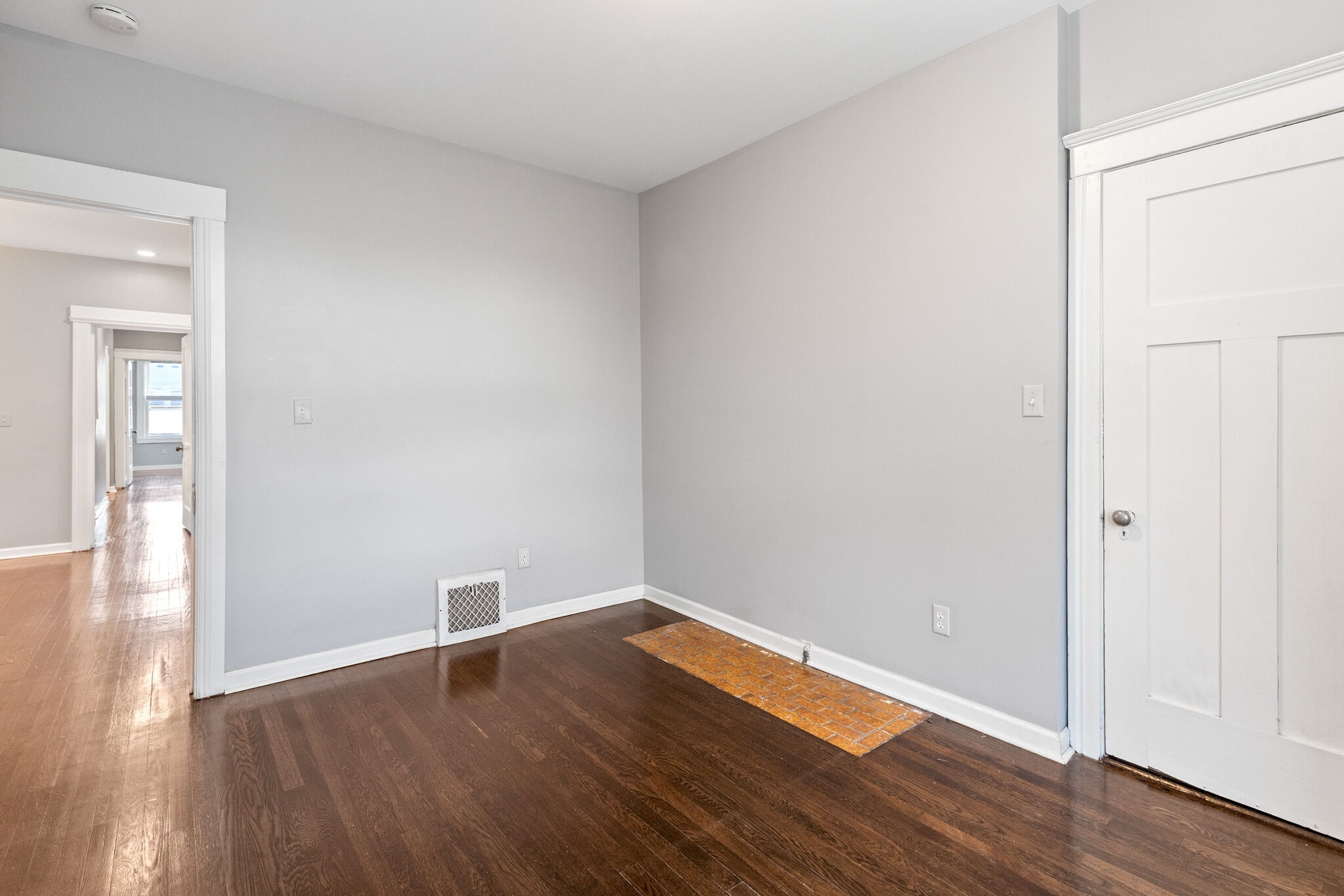 Building Photo - 310 Hendrie St