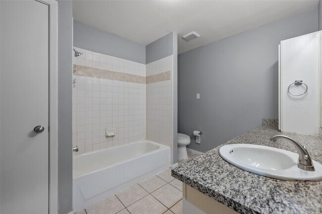 Building Photo - 11709 Lakeside Pl Dr