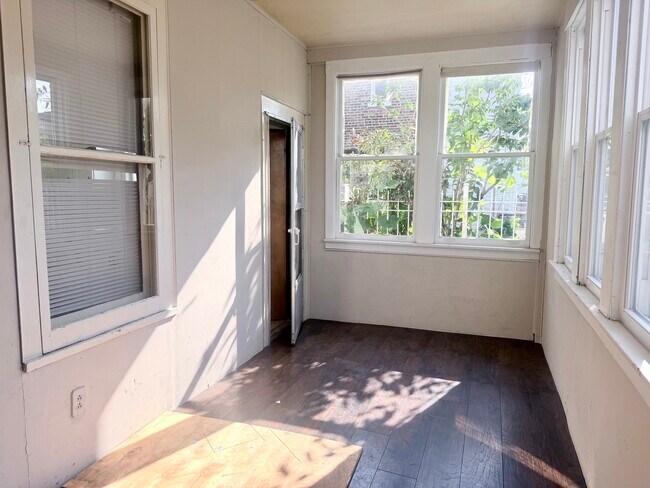 Building Photo - 1633 W 38th St