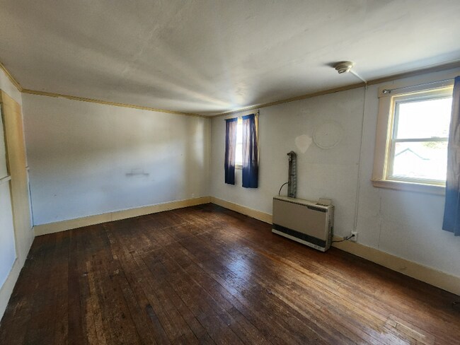 Building Photo - 1401 US-2