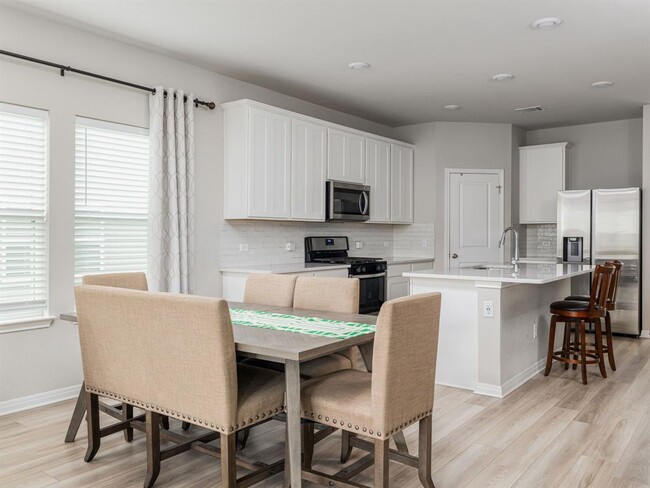Building Photo - 2810 Dell Hollow Dr