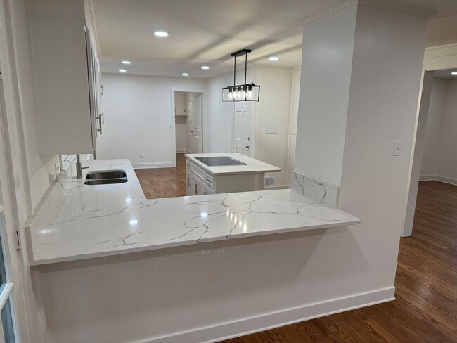 Building Photo - 185 Landor Dr