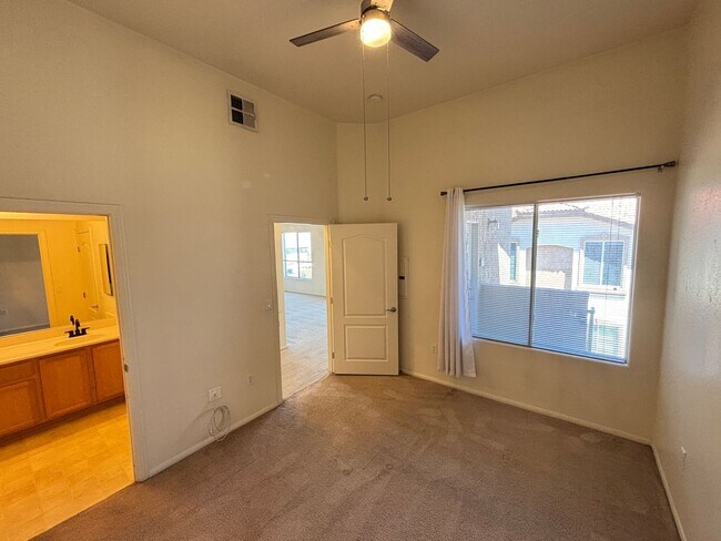 Building Photo - Beautiful 2Bed/2Bath Condo located in Henderson's Mission Ridge gated Community
