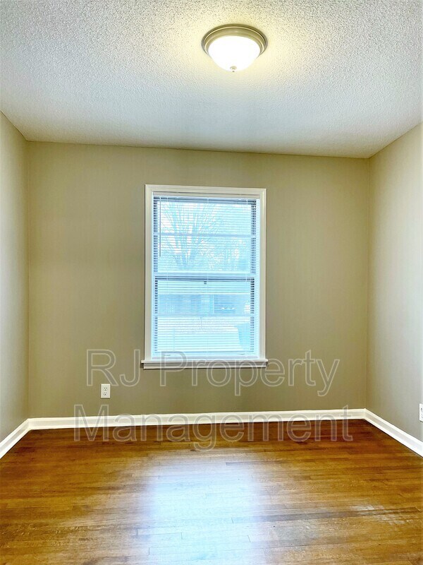 Building Photo - 3553 Clarke Rd