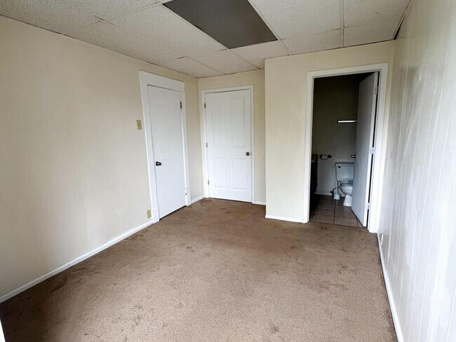 Building Photo - 867 Browning Ave