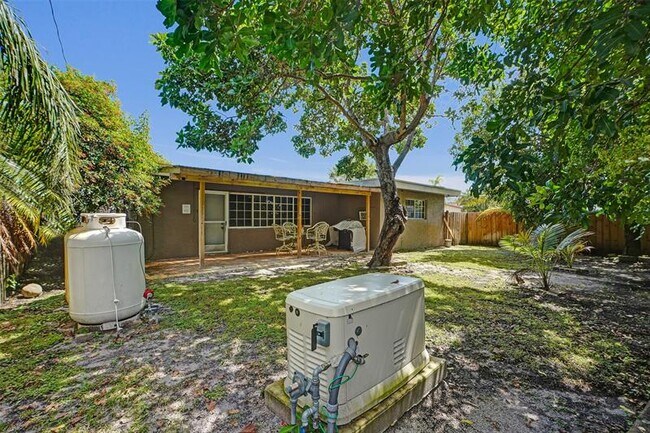Building Photo - 1700 N 47th Ave